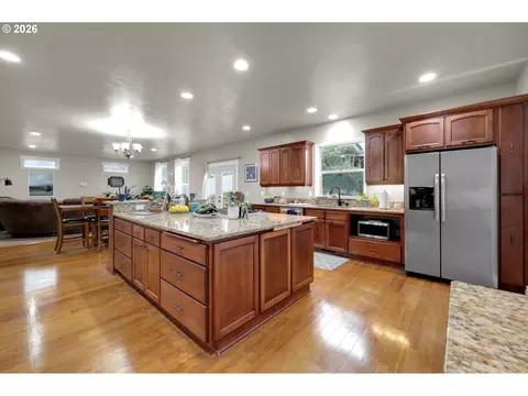 Kitchen - 1930 Hawkins Ln, Eugene, OR 97405 photo 3 of 3