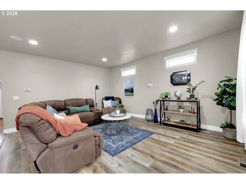 Living - 1930 Hawkins Ln, Eugene, OR 97405 photo 3 of 3