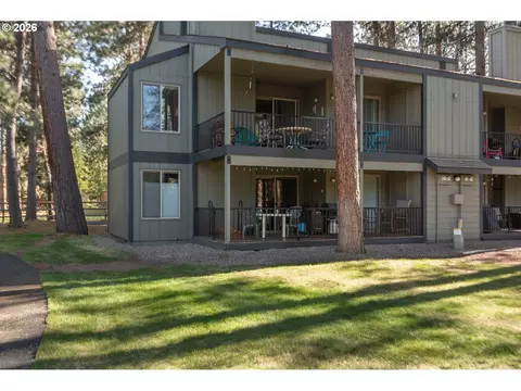 827 E Desperado Trl #202, Sisters, OR 97759