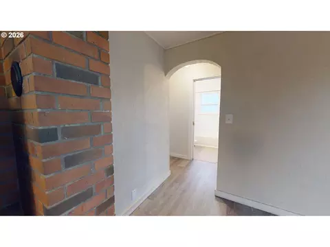 Entry Way - 1453 C St, Springfield, OR 97477 photo 1 of 2