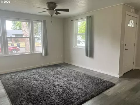 Living - 1453 C St, Springfield, OR 97477 photo 1 of 3