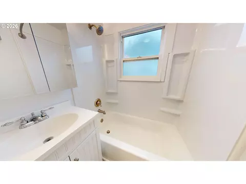 Bath - 1453 C St, Springfield, OR 97477 photo 2 of 2