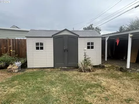 Exterior - 1453 C St, Springfield, OR 97477 photo 5 of 7