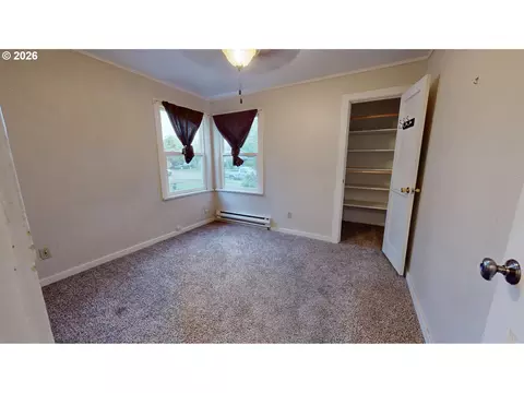 Bedroom - 1453 C St, Springfield, OR 97477 photo 5 of 8