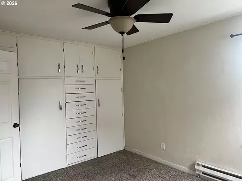 Bedroom - 1453 C St, Springfield, OR 97477 photo 1 of 8