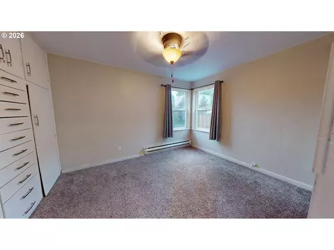 Bedroom - 1453 C St, Springfield, OR 97477 photo 3 of 8
