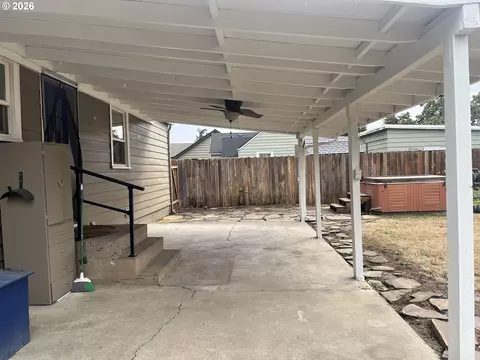 Exterior - 1453 C St, Springfield, OR 97477 photo 3 of 7