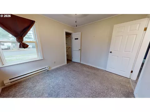 Bedroom - 1453 C St, Springfield, OR 97477 photo 6 of 8