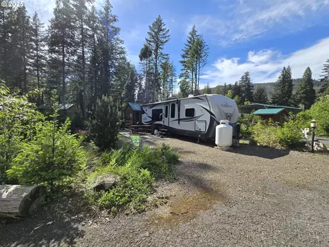 54432 Mckenzie Hwy #18, Blue River, OR 97413