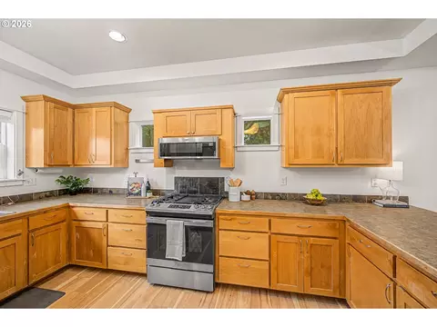 159 Crocker Ln, Eugene, OR 97404 photo 5