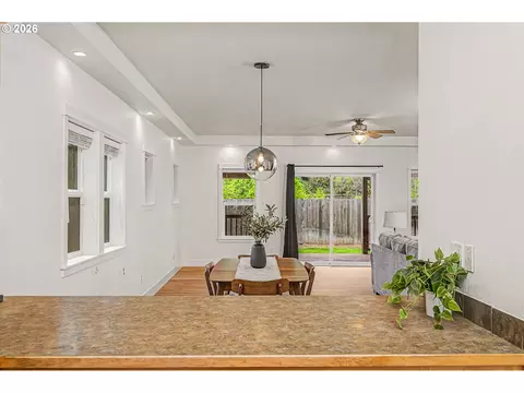 159 Crocker Ln, Eugene, OR 97404 photo 7