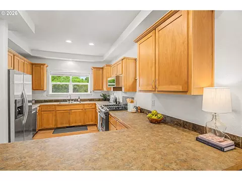 159 Crocker Ln, Eugene, OR 97404 photo 3