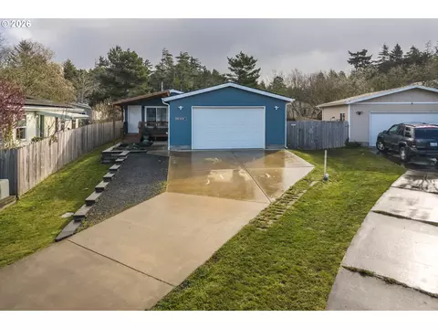 90905 Matthew Ln, Coos Bay, OR 97420