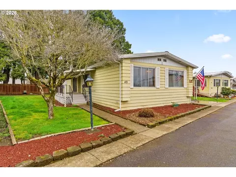 1225 W 10th Ave #49, Junction City, OR 97448