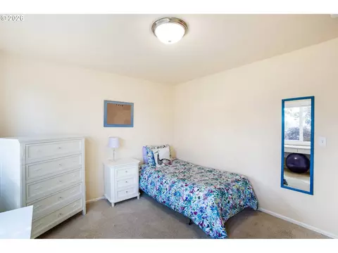Bedroom - 3363 Bentley Ave, Eugene, OR 97405 photo 4 of 6