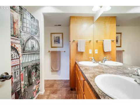 Bath - 3363 Bentley Ave, Eugene, OR 97405 photo 1 of 4