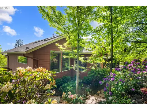 Exterior - 3363 Bentley Ave, Eugene, OR 97405 photo 3 of 6