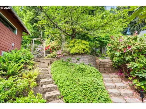 Exterior - 3363 Bentley Ave, Eugene, OR 97405 photo 6 of 6