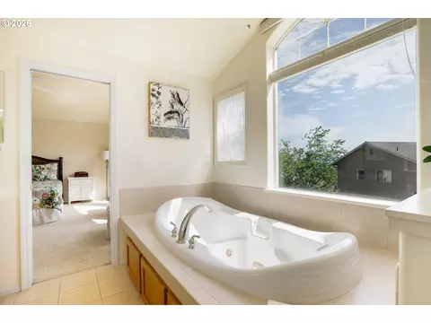 Bath - 3363 Bentley Ave, Eugene, OR 97405 photo 4 of 4