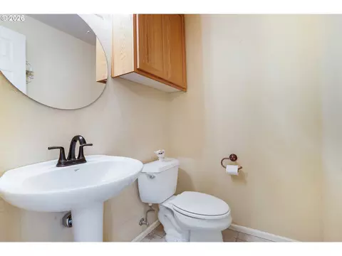 Bath - 3363 Bentley Ave, Eugene, OR 97405 photo 2 of 4