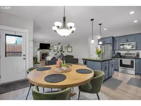 Dining - 344 SE Condor Dr, Gresham, OR 97080 photo 2 of 2