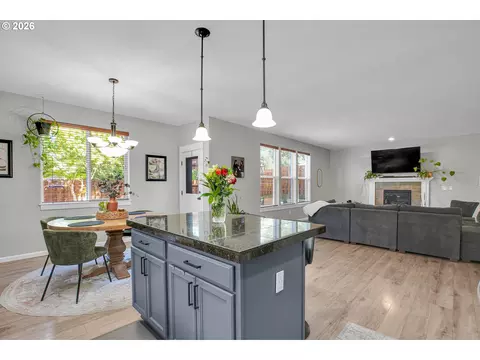 Kitchen - 344 SE Condor Dr, Gresham, OR 97080 photo 4 of 6