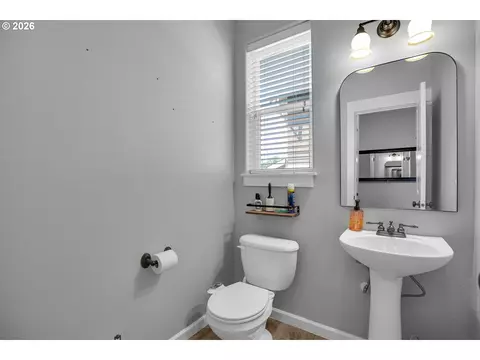 Bath - 344 SE Condor Dr, Gresham, OR 97080 photo 1 of 8