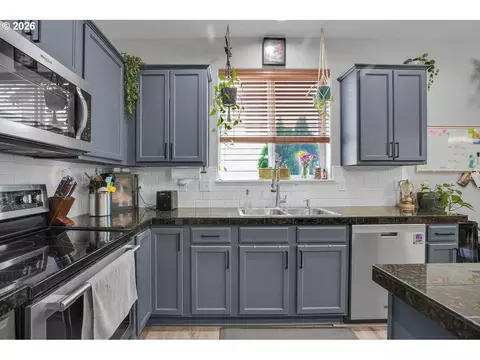 Kitchen - 344 SE Condor Dr, Gresham, OR 97080 photo 6 of 6