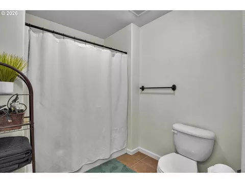 Bath - 344 SE Condor Dr, Gresham, OR 97080 photo 7 of 8