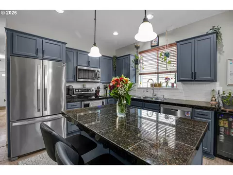 Kitchen - 344 SE Condor Dr, Gresham, OR 97080 photo 5 of 6