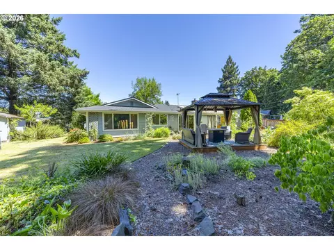 Exterior - 560 Blackfoot Ave, Eugene, OR 97404 photo 6 of 14