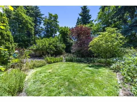 Exterior - 560 Blackfoot Ave, Eugene, OR 97404 photo 13 of 14