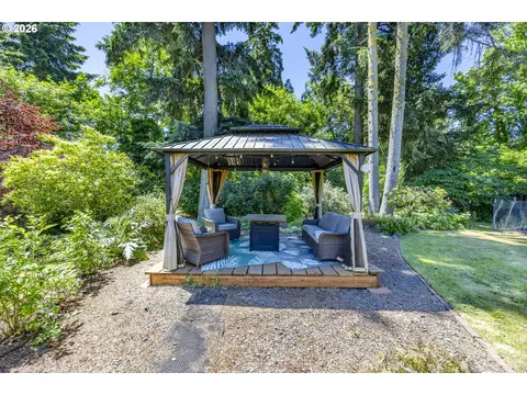 Exterior - 560 Blackfoot Ave, Eugene, OR 97404 photo 11 of 14