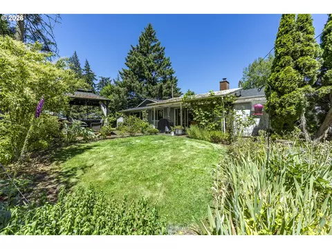 Exterior - 560 Blackfoot Ave, Eugene, OR 97404 photo 5 of 14