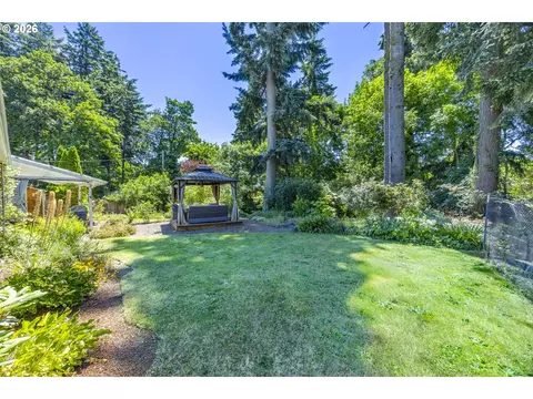 Exterior - 560 Blackfoot Ave, Eugene, OR 97404 photo 9 of 14
