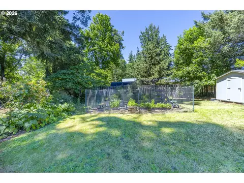 Exterior - 560 Blackfoot Ave, Eugene, OR 97404 photo 7 of 14