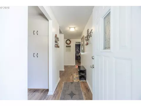 Entry Way - 560 Blackfoot Ave, Eugene, OR 97404 photo 1 of 1