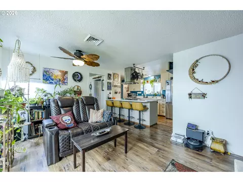 Living - 560 Blackfoot Ave, Eugene, OR 97404 photo 1 of 6