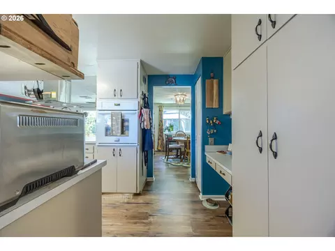 Kitchen - 560 Blackfoot Ave, Eugene, OR 97404 photo 1 of 7