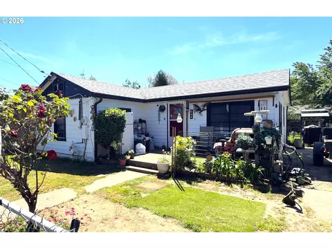 844 NE Johnson St, Myrtle Creek, OR 97457