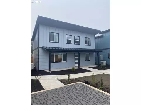 443 S 43rd St, Springfield, OR 97478