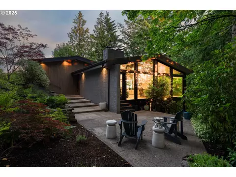 1801 NW Walmer Dr, Portland, OR 97229