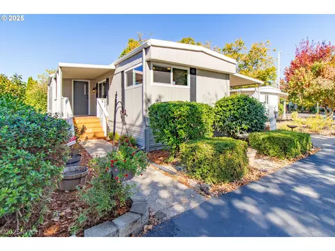 4800 Barger Dr #80, Eugene, OR 97402