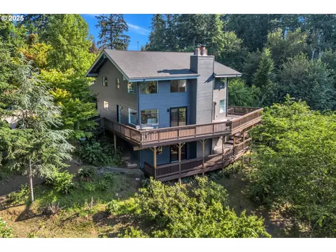20333 S Sweetwood Ln, Oregon City, OR 97045