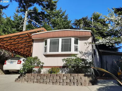 1600 Rhododendron Dr #293, Florence, OR 97439