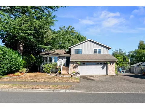 512 SW Mawrcrest Dr, Gresham, OR 97080