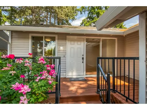 5545 NW Ridgemoor Ct, Portland, OR 97229