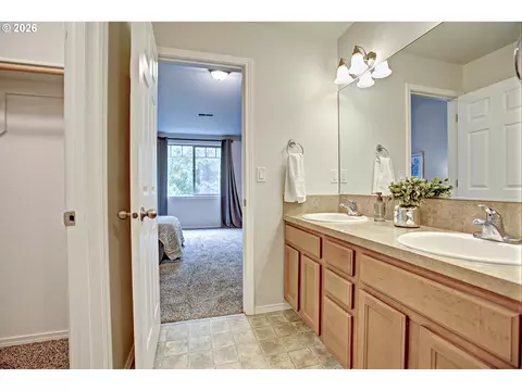 Bath - 19155 Oak Ave, Sandy, OR 97055 photo 3 of 4