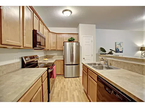 Kitchen - 19155 Oak Ave, Sandy, OR 97055 photo 3 of 3