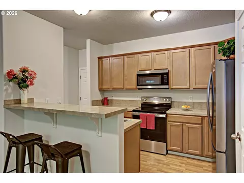 Kitchen - 19155 Oak Ave, Sandy, OR 97055 photo 2 of 3